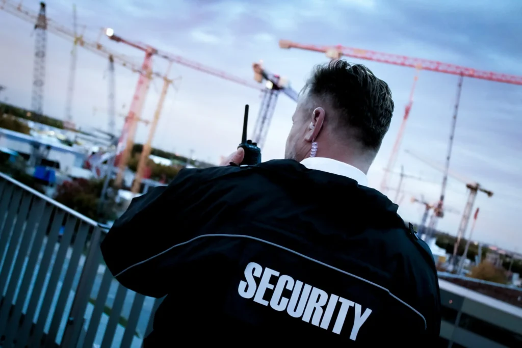 Ronny Thiem Bei einer Baustelle für Werkschutz München